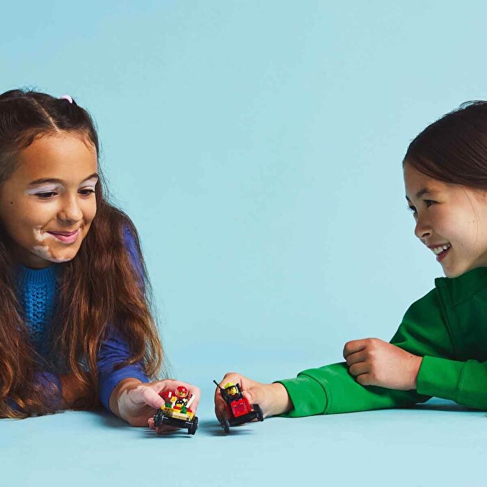 LEGO City Pizza Arabası İtfaiye Kamyonuna Karşı Yarış Arabası Paketi 60458