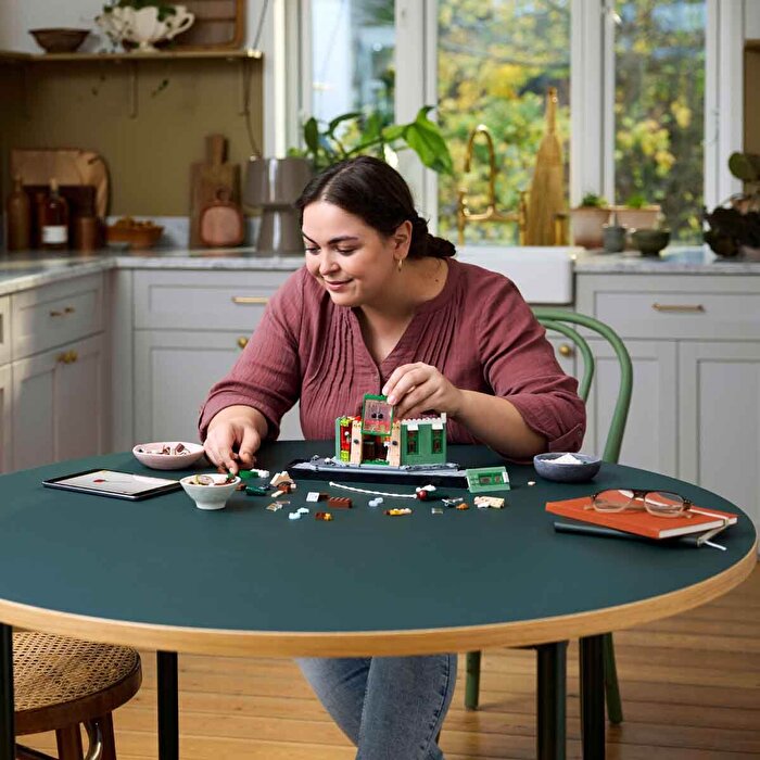 LEGO Icons French Cafe 10362