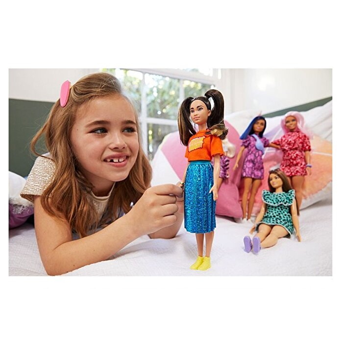 Barbie Büyüleyici Parti Bebekleri Mavi Etekli GHW59