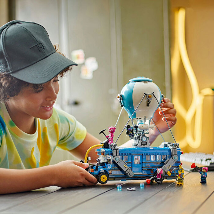 LEGO Fortnite Savaş Otobüsü 77073