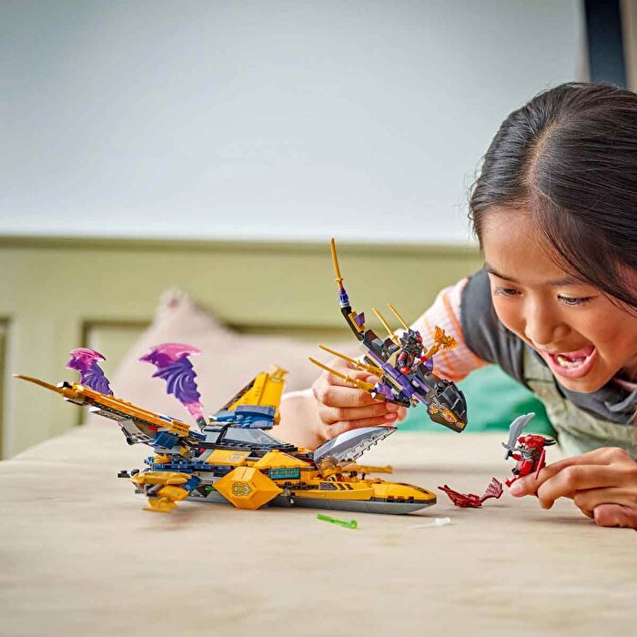 LEGO NINJAGO Ras ve Arin'in Süper Fırtına Jeti 71833