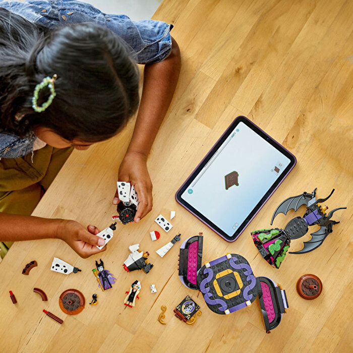 LEGO Malefiz'in ve Cruella De Vil'in Elbiseleri 43262