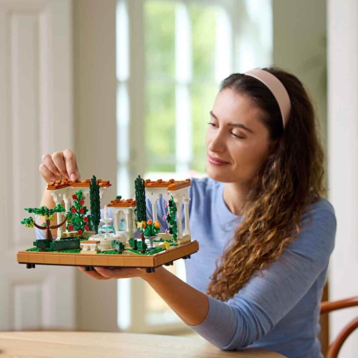 LEGO Icons Fıskiyeli Bahçe 10359