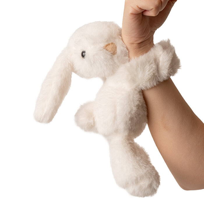 Sarılan ve Kucaklayan Tavşan Beyaz