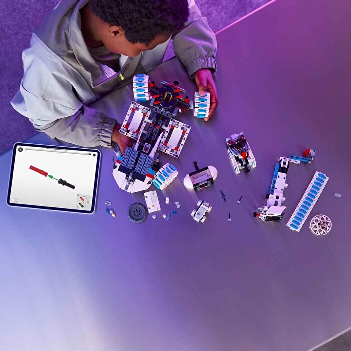 LEGO Technic Lunar Outpost Ay Gezgini Uzay Aracı 42211