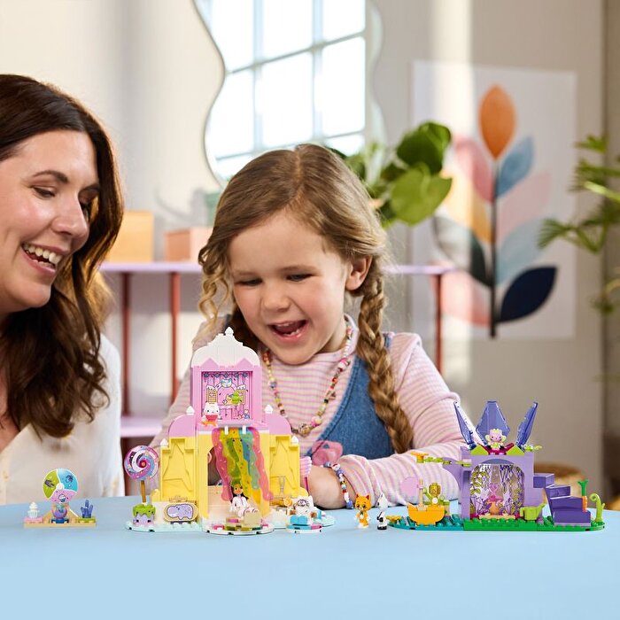 LEGO Gabby's Dollhouse Tatlı Şekerleme Dağı ve Kedi Bahçesi 11205