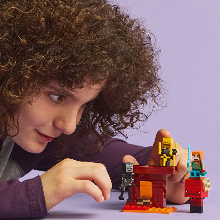 LEGO Minecraft Nether Lav Savaşı 21266