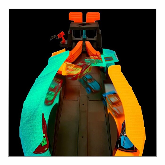 Cars Karanlıkta Parlayan Yarışçılar Pist Seti HPD80